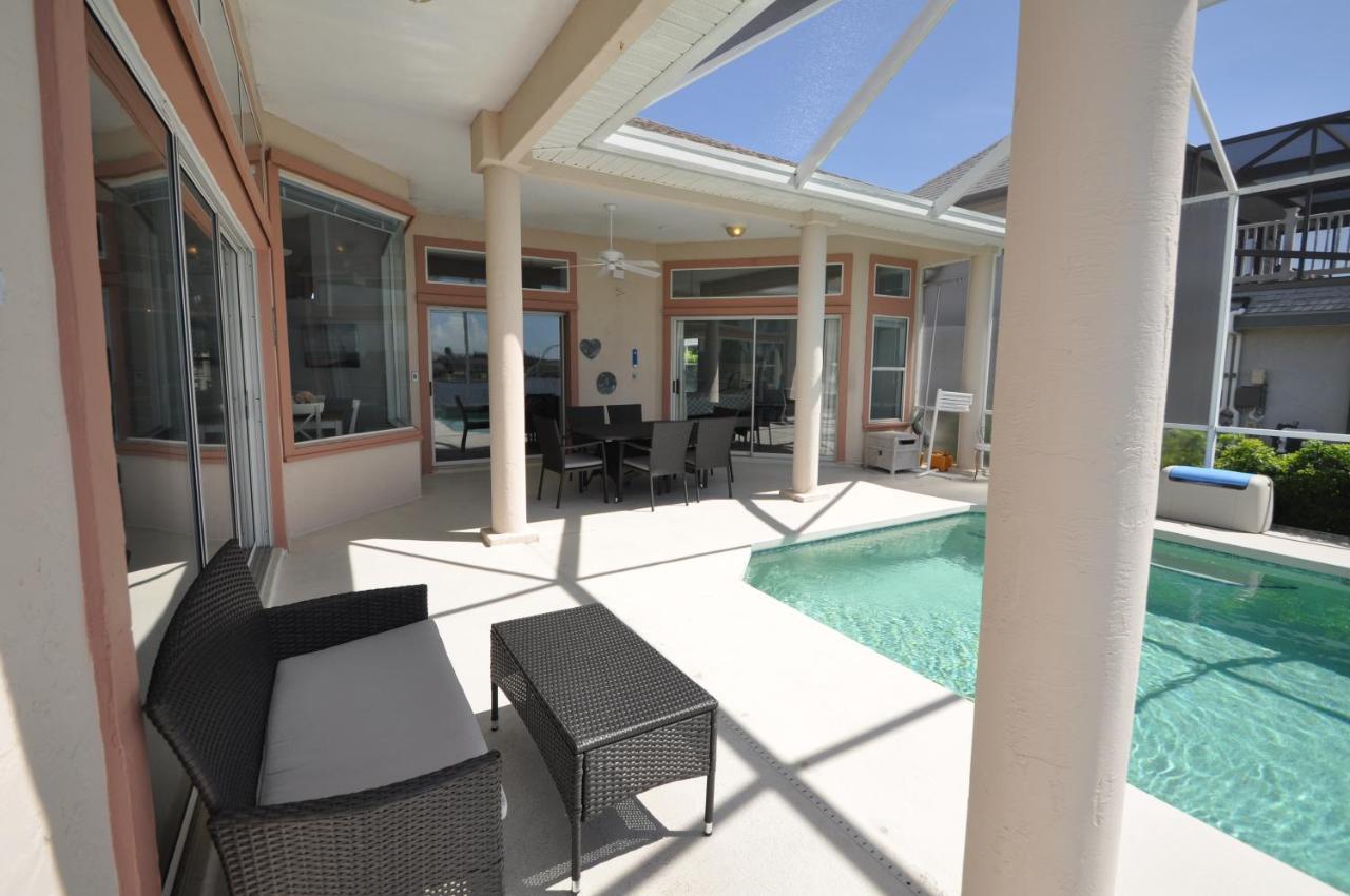 Sunset Bay Beautiful Pool Home - Bring Your Boat Or Jet Ski - Canal With Dock- Sleeps 10 - 4 Bd Palm Coast Bagian luar foto